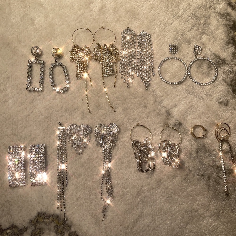 Best night out sparkle crystal earrings set!!!!! Don’t miss it only one set